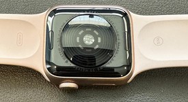 Mint
													Apple Watch SE 1st Gen 40mm - Gold, A2351 - GPS, Aluminum, photo 4 of 8