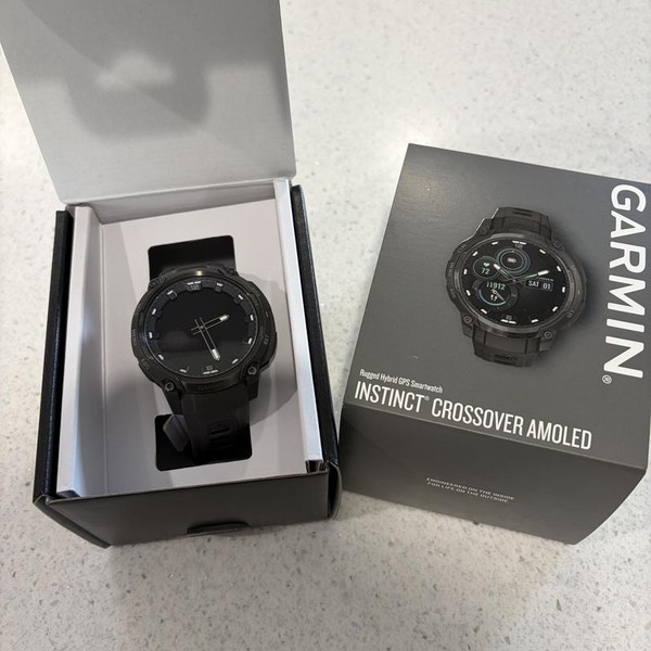 Garmin Instinct Crossover - Charcoal, AMOLED