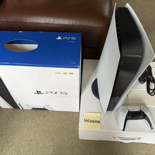 PlayStation 5 Standard Edition (2020) - 825 GB, White, Standard Edition