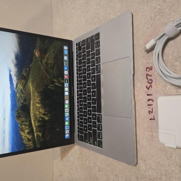MacBook Air 2019 - 13 inch - 256 GB, Silver, 8 GB, Intel Core i5