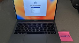 Good
													MacBook Pro 2017 (No Touch Bar) - 13" - I5, Silver, 256 GB, 8 GB, photo 1 of 6