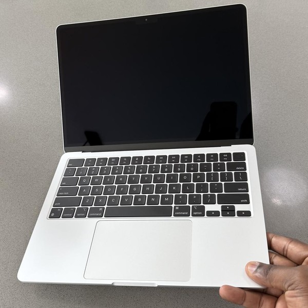MacBook Air 2022 (M2) - 13 inch - 256 GB, Starlight, 8 GB, Apple M2