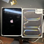 Good Apple iPad Pro 11 inch (M4) 2024 - Unlocked, 256 GB, Black, 8 GB, A2837, Standard Glass