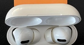Used
													Apple AirPods Pro 1st Gen - MagSafe Case, photo 1 of 5