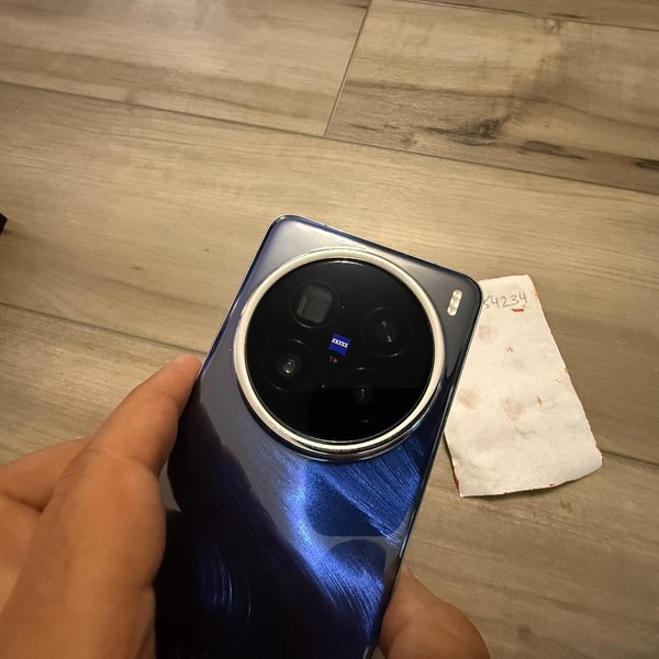 Vivo X200 Pro - Unlocked Non-US, 256 GB, Blue, 12 GB