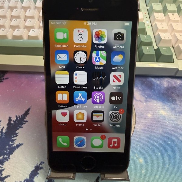 Apple iPhone SE 1st Gen 2016 - Unlocked, 64 GB, Grey, A1662