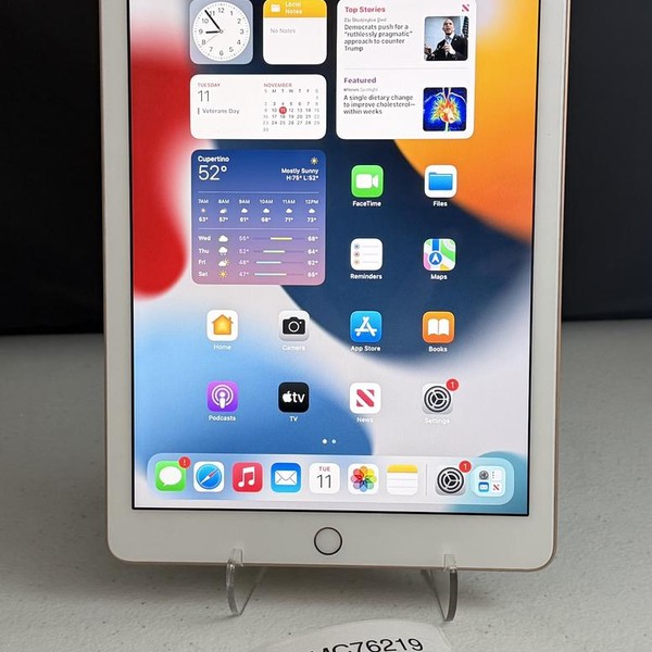 Apple iPad 6th Gen - Wi-Fi, 32 GB, Gold, A1893