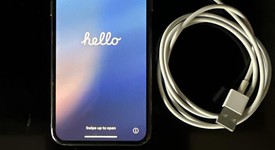 Good
													Apple iPhone Xs - Unlocked, Gold, 64 GB, A1920, photo 1 of 6