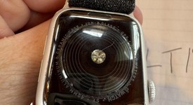 Good
													Apple Watch SE 1st Gen 40mm - Gray, A2351 - GPS, Aluminum, photo 3 of 9