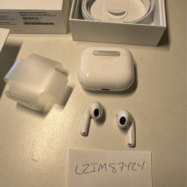 Apple AirPods 3rd Gen - Lightning Case
