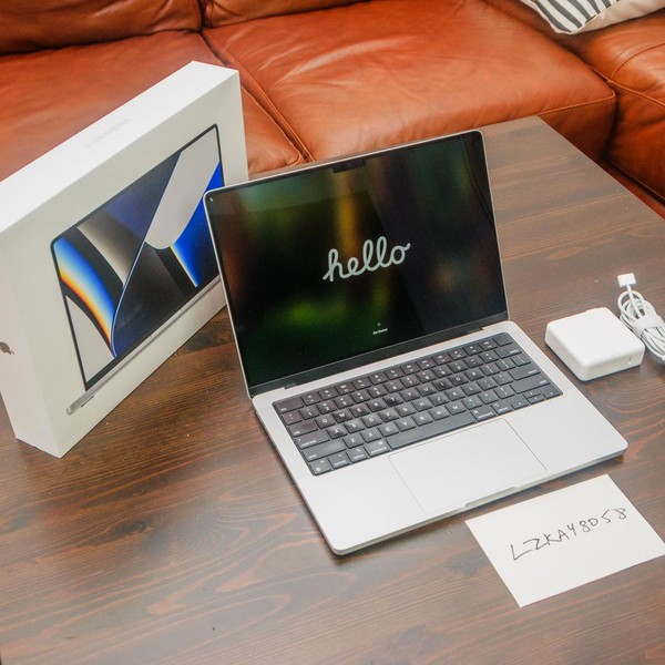 MacBook Pro 2021 - 14 inch - 1 TB, Silver, 16 GB, Apple M1 Pro 10-core