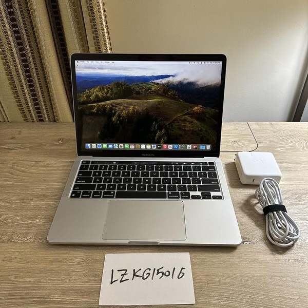 MacBook Pro 2022 - 13 inch - 512 GB, Silver, 8 GB, Apple M2