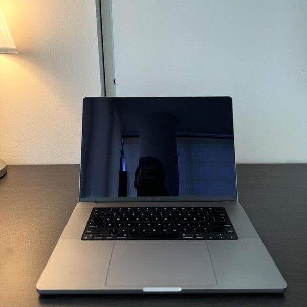 MacBook Pro 2021 - 16 inch - 512 GB, Gray, 16 GB, Apple M1 Pro 10-core