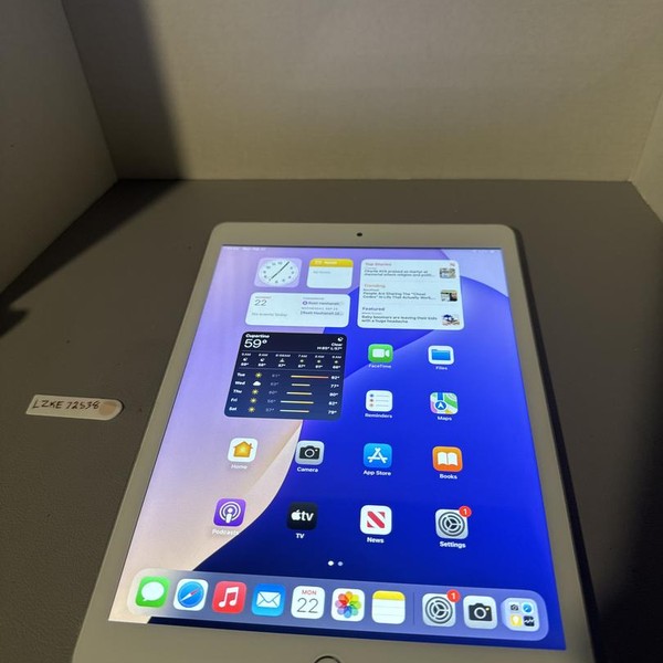 Apple iPad 8th Gen - Wi-Fi, 128 GB, Silver, A2270