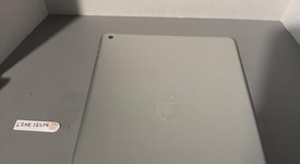 Good
													Apple iPad 8th Gen - Wi-Fi, Silver, 128 GB, A2270, photo 3 of 5