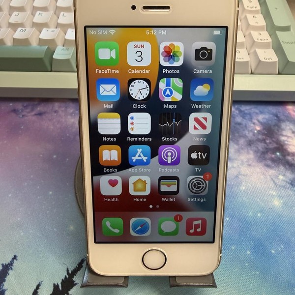 Apple iPhone SE 1st Gen 2016 - Unlocked, 64 GB, Gold, A1723