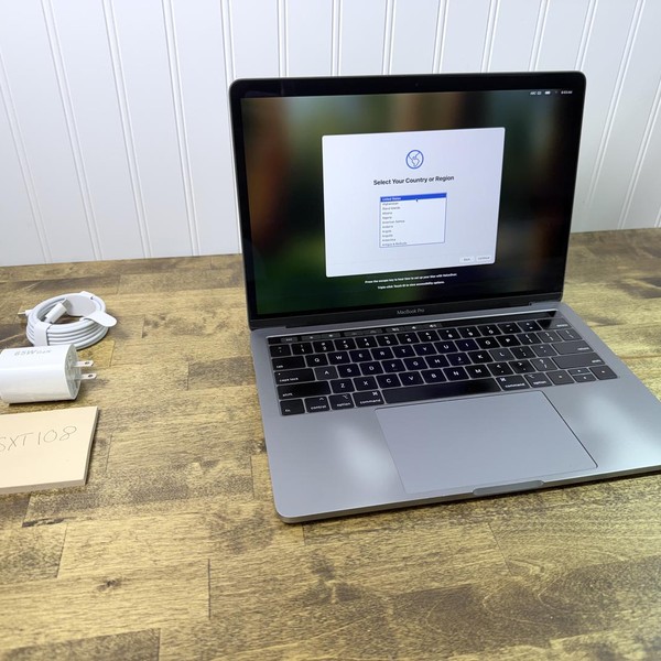 MacBook Pro 2018 (With Touch Bar) - 13 inch - 512 GB, Gray, 16 GB, Intel Core i7