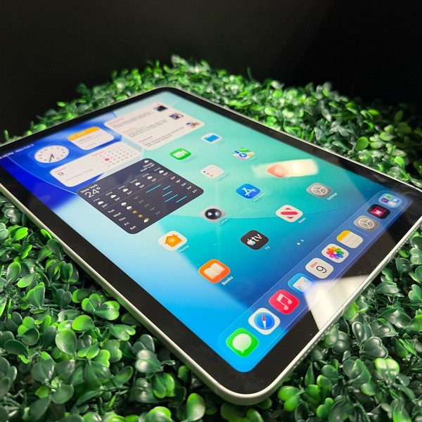 Apple iPad 10th Gen - Unlocked, 64 GB, Silver, A2757