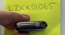 Fair
													Apple Watch SE 1st Gen 40mm - Gray, A2351 - GPS, Aluminum, photo 5 of 8