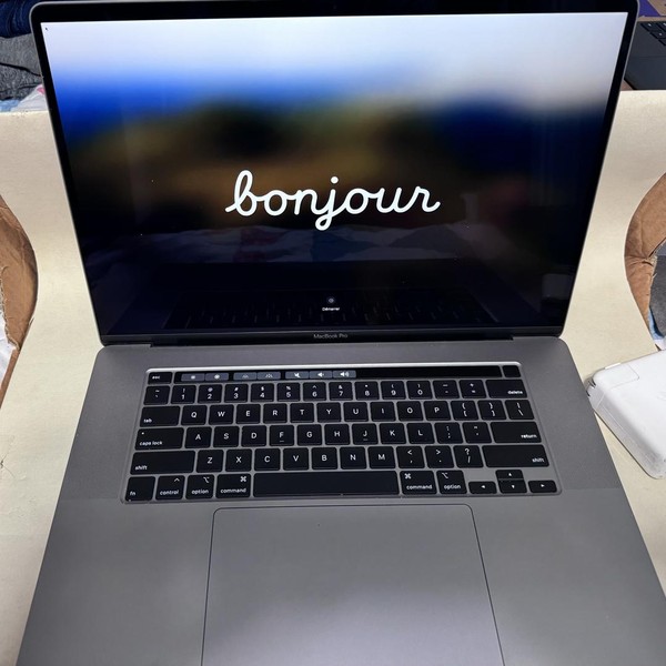 MacBook Pro 2019 - 16 inch - 512 GB, Gray, 32 GB, Intel Core i9