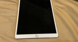 Fair
													Apple iPad Pro 10.5" - Unlocked, Gold, 256 GB, photo 1 of 10