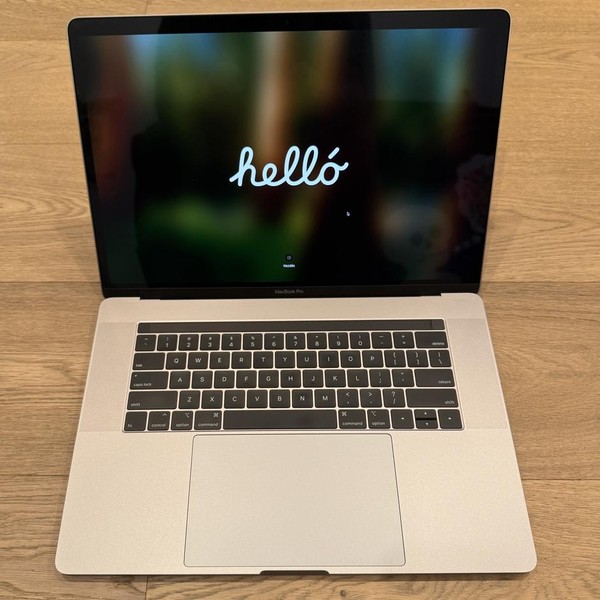 MacBook Pro 2019 - 15 inch - 1 TB, Gray, 32 GB, Intel Core i7