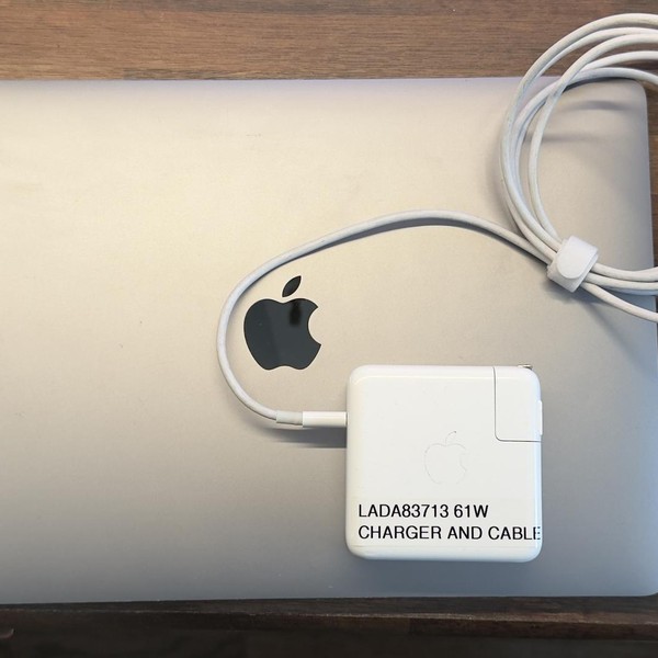 MacBook Air 2019 - 13 inch - 128 GB, Gray, 8 GB, Intel Core i5