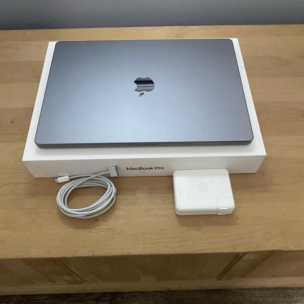 MacBook Pro 2021 - 16 inch - 1 TB, Gray, 32 GB, Apple M1 Pro 10-core