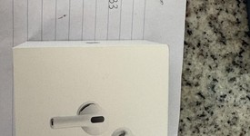 New
													Apple AirPods Pro 3, photo 2 of 4