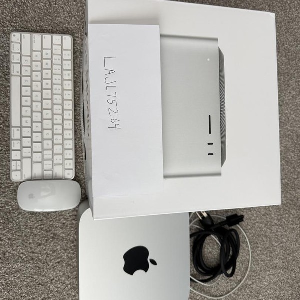 Mac Studio 2022 - 4 TB, 128 GB, Apple M1 Ultra, 64 Core GPU