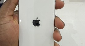 Good
													Apple iPhone SE 2nd Gen 2020 - Unlocked, White, 128 GB, A2275, photo 3 of 6