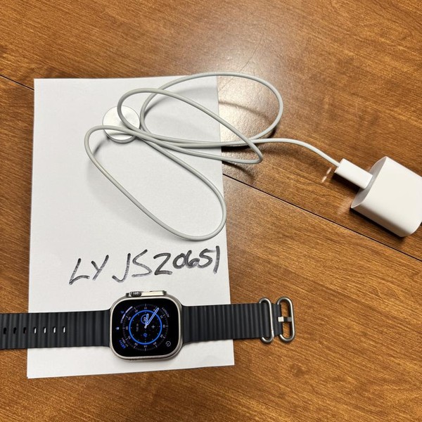 Apple Watch Ultra 49mm - Unlocked, Titanium, A2622