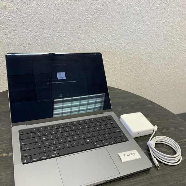 MacBook Pro 2021 - 14 inch - 1 TB, Gray, 16 GB, Apple M1 Pro 10-core
