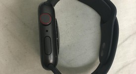 Good
													Apple Watch SE 1st Gen 44mm - Unlocked, Gray, A2354 - Cellular, Aluminum, photo 5 of 6