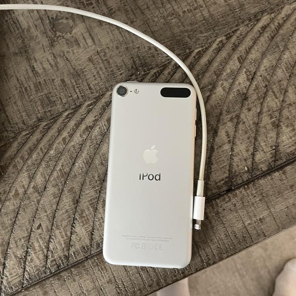 Apple iPod Touch 6th Gen - Wi-Fi, Silver, 16 GB