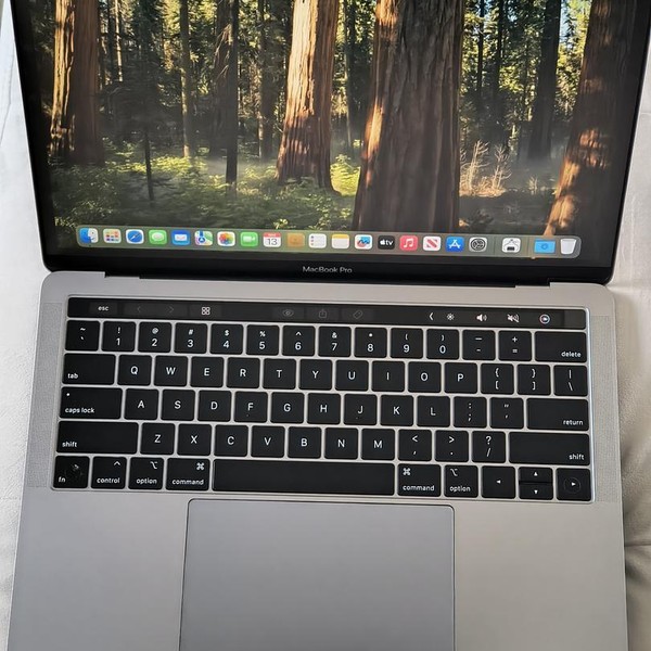MacBook Pro 2019 - 13 inch - 128 GB, Gray, 8 GB, Intel Core i5