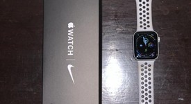 Mint
													Apple Watch Series 5 44mm - Unlocked, Silver, A2095 Cellular, Nike, photo 2 of 8