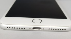 Fair
													Apple iPhone 8 Plus - Unlocked, Silver, 64 GB, A1864, photo 5 of 9