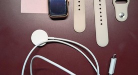 Fair
													Apple Watch SE 1st Gen 40mm - Gold, A2351 - GPS, Aluminum, photo 1 of 6