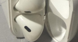 Used
													Apple AirPods 2nd Gen - Lightning Case, photo 2 of 11
