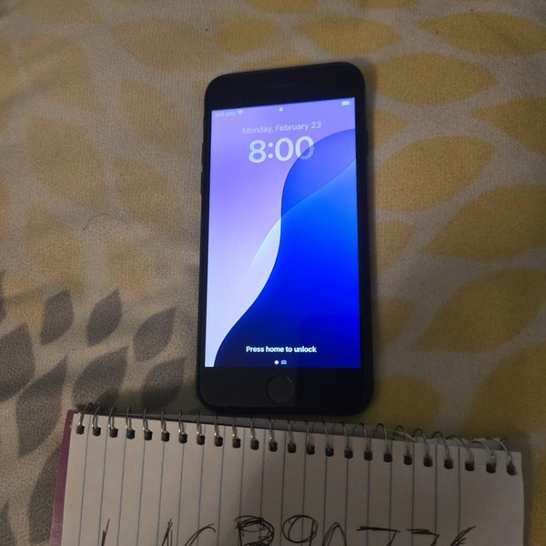 Apple iPhone SE 3rd Gen 2022 - Unlocked, 64 GB, Midnight, A2595