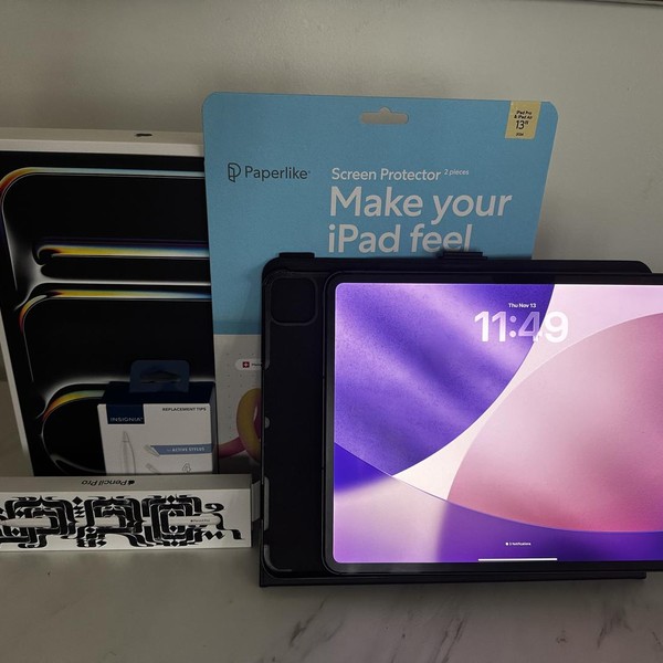 Apple iPad Pro 13 inch (M4) 2024 - Unlocked, 256 GB, Black, 8 GB, A2926, Standard Glass