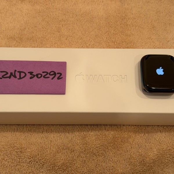 Apple Watch Series 8 45mm - Unlocked, Graphite, A2774 - Cellular, Stainless