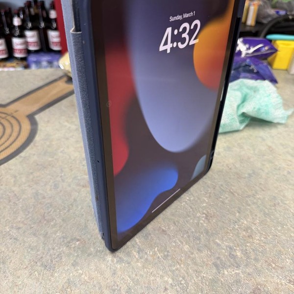 Apple iPad Air 5th Gen - Wi-Fi, 64 GB, Gray, A2588