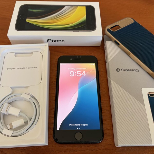 Apple iPhone SE 2nd Gen 2020 - Unlocked, 128 GB, Black, A2275