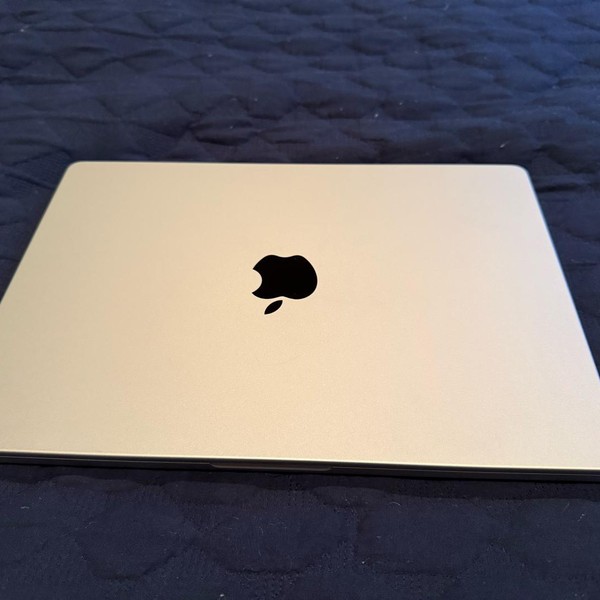 MacBook Pro 2021 - 14 inch - 1 TB, Silver, 64 GB, Apple M1 Max