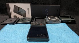 Good
													Motorola Razr Ultra (2025) - Unlocked, PANTONE Scarab, 1 TB, 16 GB, photo 4 of 13