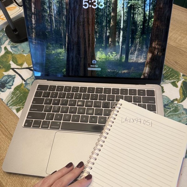 MacBook Air 2022 (M2) - 13 inch - 256 GB, Gray, 8 GB, Apple M2