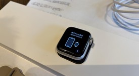 Fair
													Apple Watch SE 2nd Gen 40mm - Unlocked, Starlight, A2726 - Cellular, Aluminum, photo 2 of 4