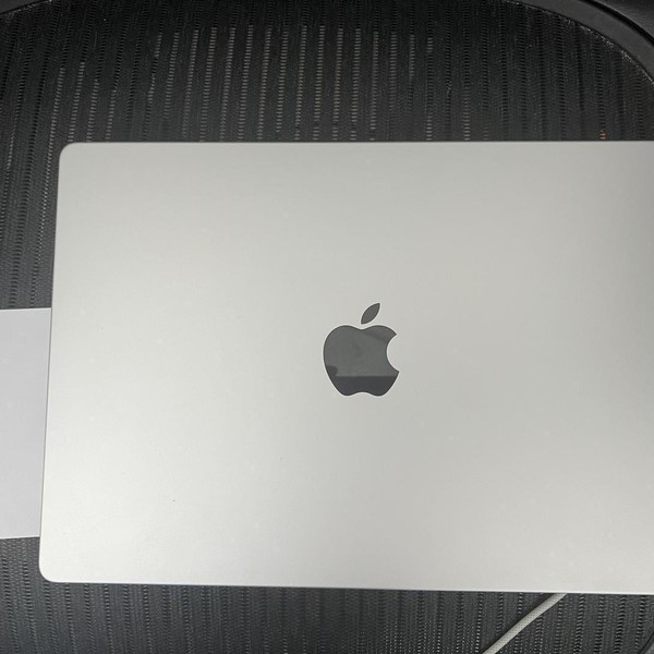 MacBook Pro 2025 - 14 inch - 1 TB, Silver, 16 GB, Apple M5